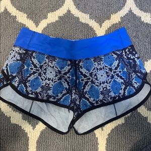 Lululemon blue snakeskin running shorts size 6